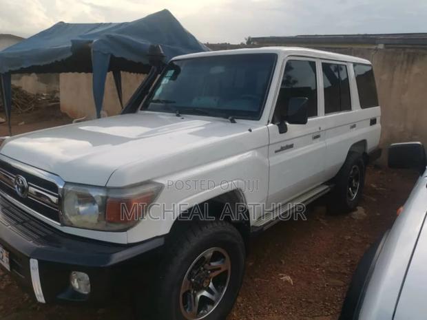 Toyota Land Cruiser 2016 White · Photo 4
