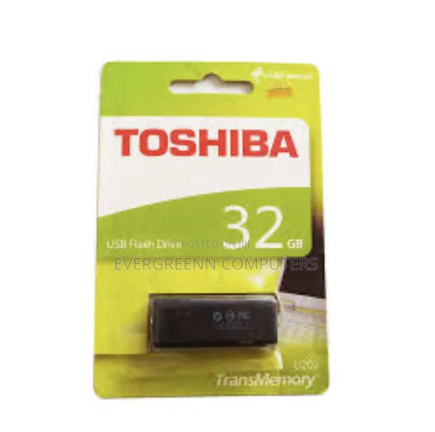 32gb USB Flash Drive · Photo 1