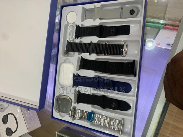 Smart Watch Ultra With Free Airpods, 7straps · Photo 1