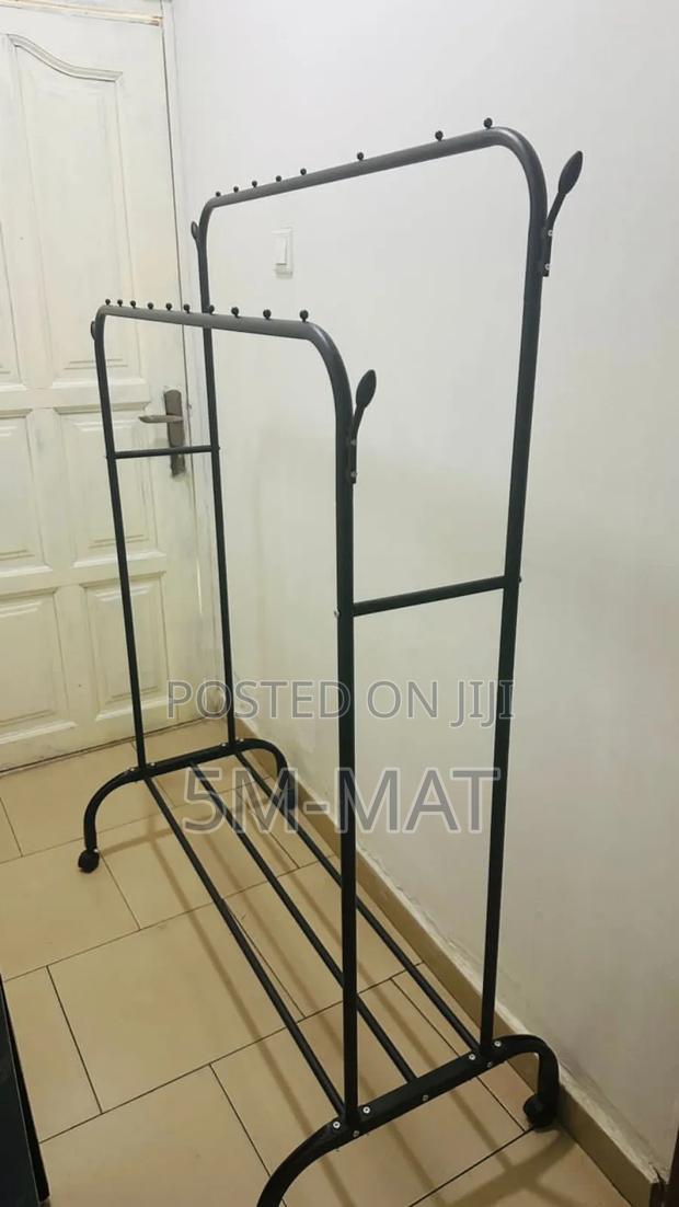 Multifunctional Metal Garment Rack With Shelf · Photo 1