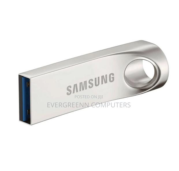32gb Samsung USB Flash Drive · Photo 1