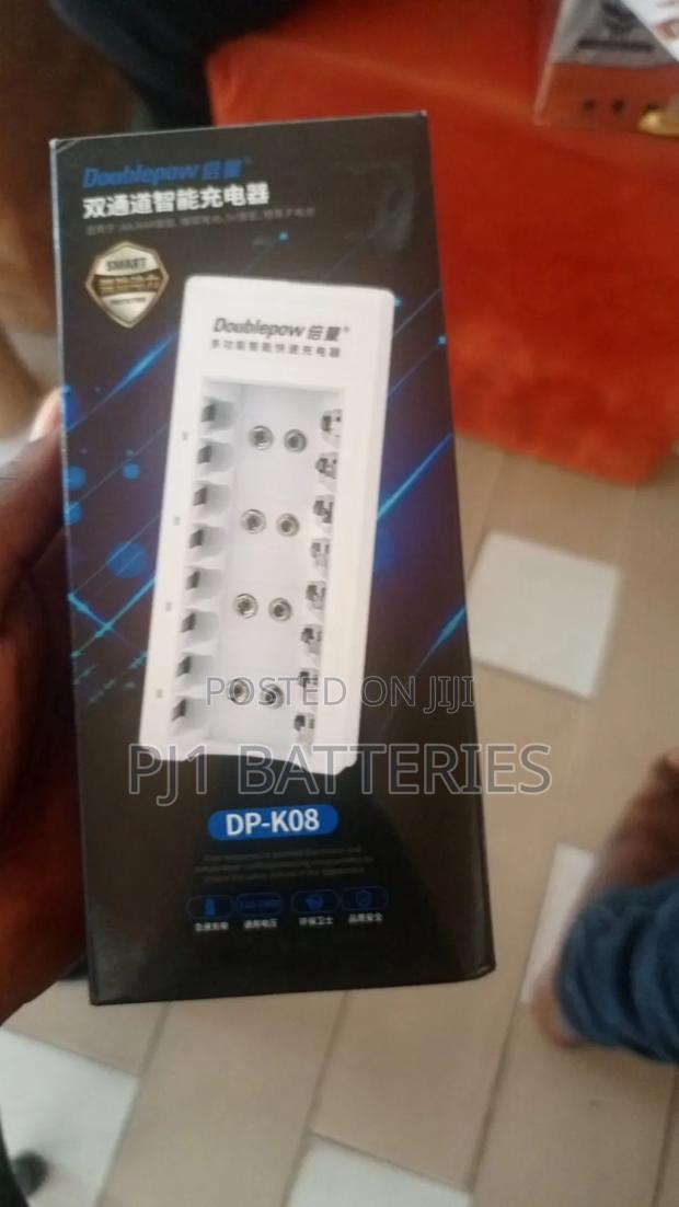 Rechargeable Battery Charger · Photo 1