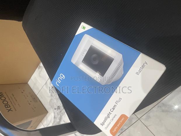 Spotlight Cam Plus Plug-In · Photo 1