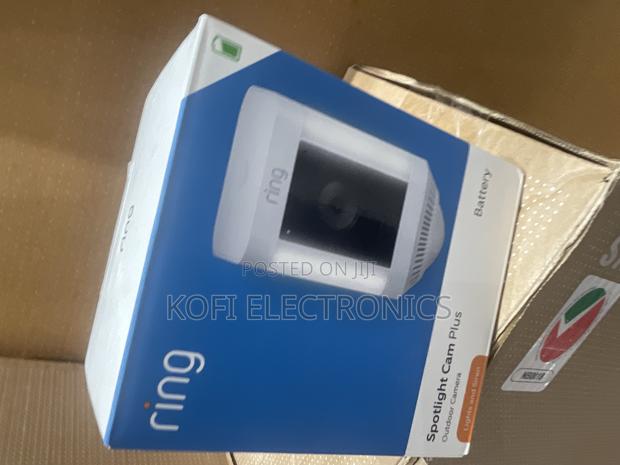 Smart Ring - Spotlight Cam Plus Outdoor/Indoor Wireless · Photo 1