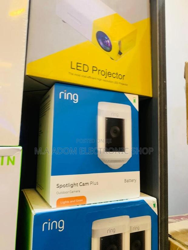 Spotlight Cam Plus Battery · Photo 1