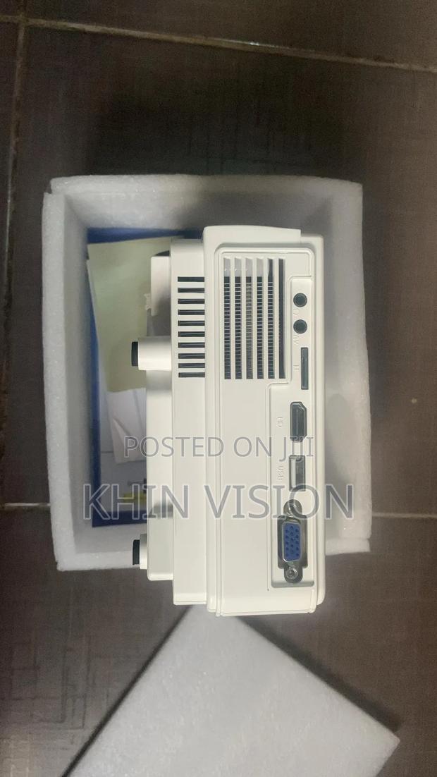 Projector Covers Between 4 to 200inches Space · Photo 3