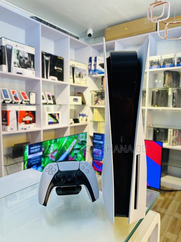 Standard Ps5 With 5 Lates Games ( Fc25 ) · Photo 1