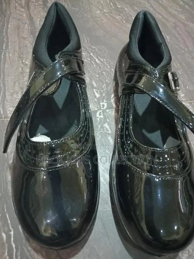 Black School Shoe Girl · Photo 1