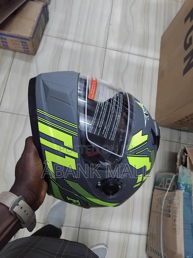 Adult Motor Helmet · Photo 3