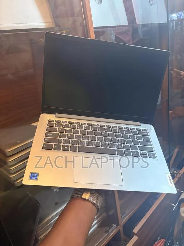 Laptop Lenovo 4GB Intel SSD 128GB · Photo 1