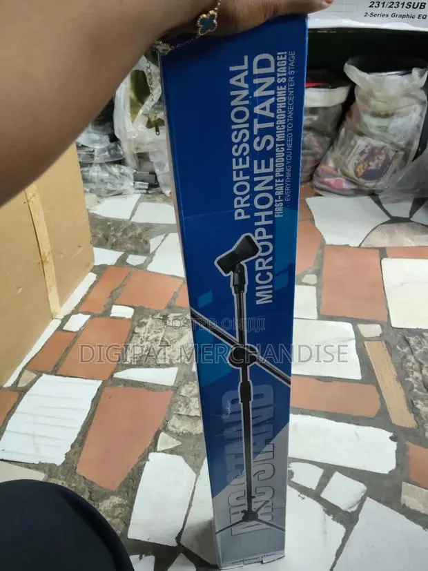 Pro Microphone Stand · Photo 1