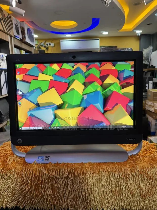 Desktop Computer HP 200 G4 22 All-in-One 8GB Intel Core i3 HDD 500GB · Photo 1