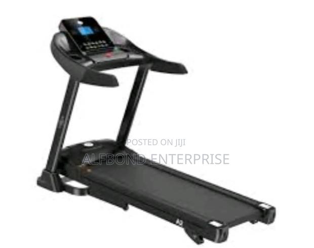 Lifecare Treadmill · Photo 1