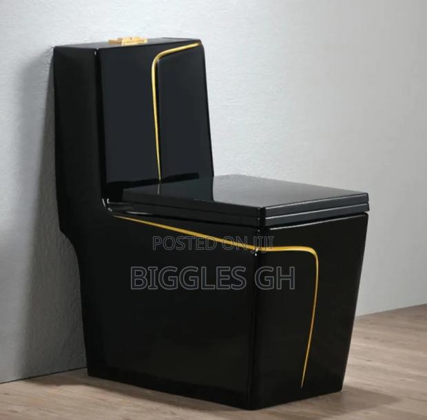 Black and Gold Wc · Photo 2