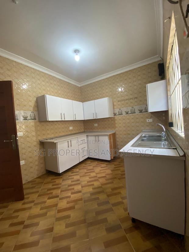 3bdrm House in Batsonaa, Spintex for rent · Photo 6