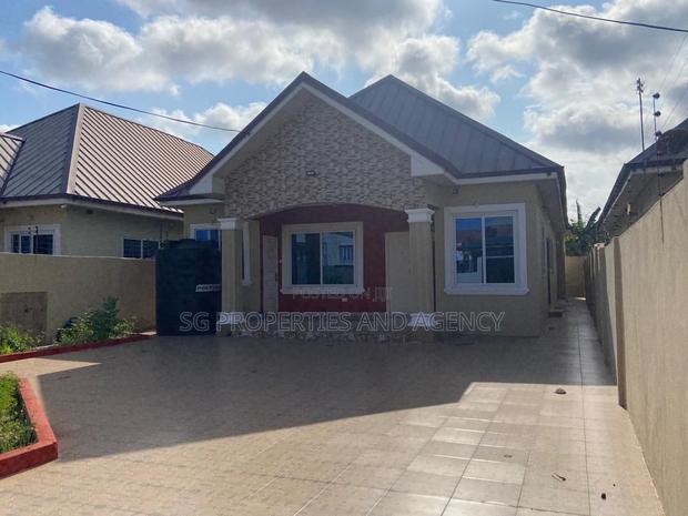 3bdrm House in Batsonaa, Spintex for rent · Photo 8