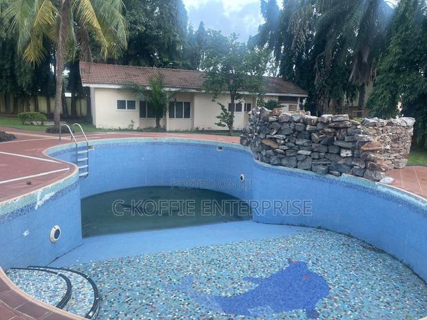 Furnished 6bdrm Mansion in Tesano for sale · Photo 4