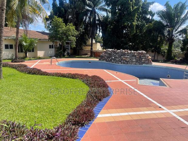 Furnished 6bdrm Mansion in Tesano for sale · Photo 5