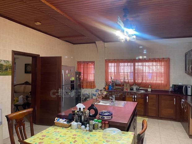 Furnished 6bdrm Mansion in Tesano for sale · Photo 7
