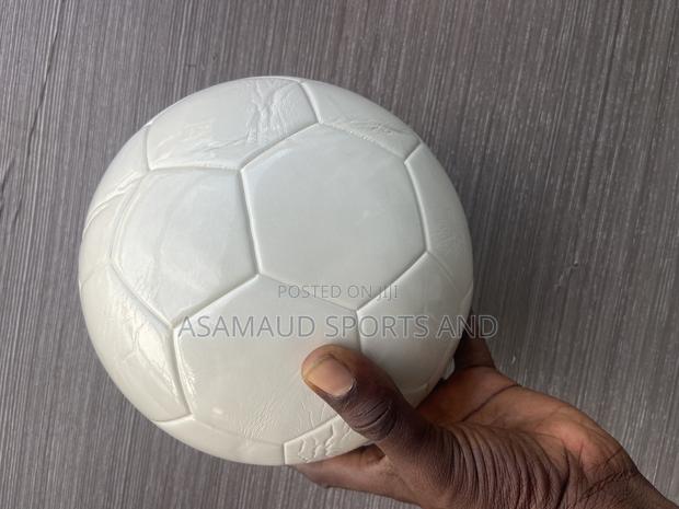 Original Plain Non Branded Football Available · Photo 2