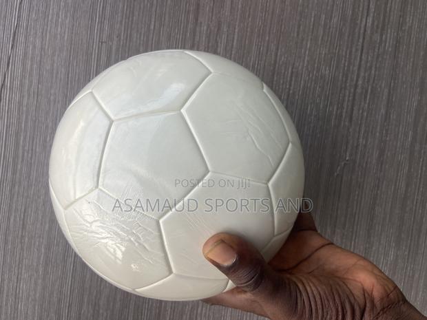 Original Plain Non Branded Football Available · Photo 1