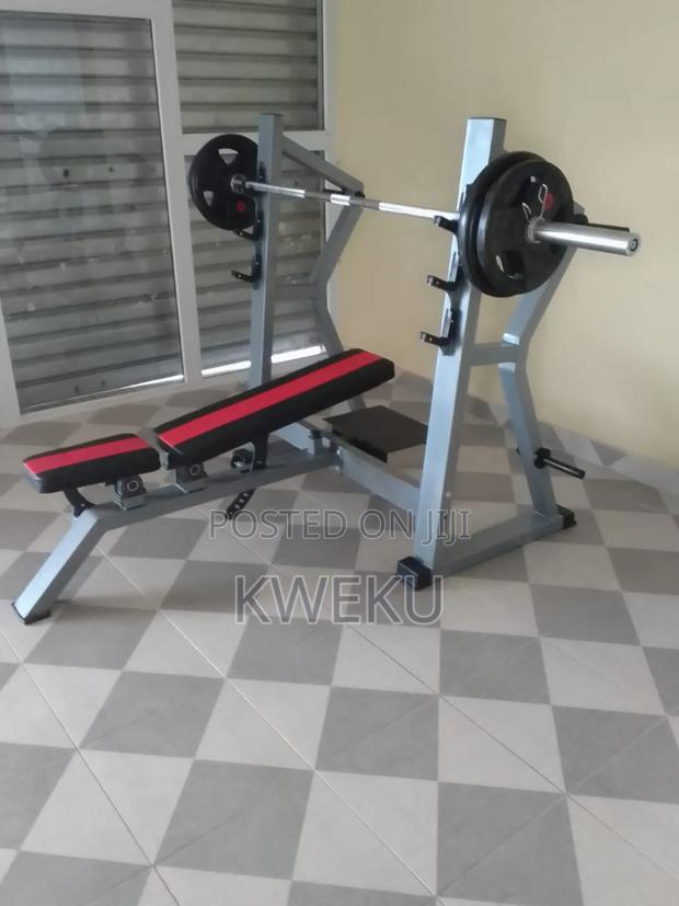Commercial Weight Bench · Photo 2