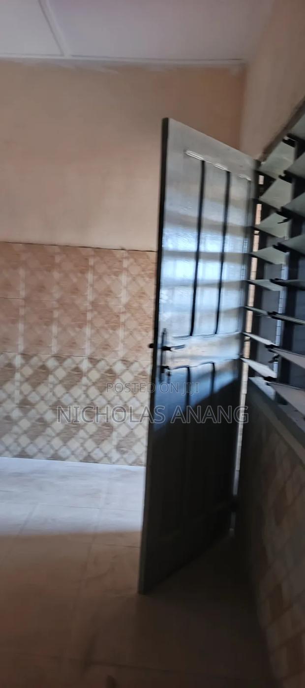 1bdrm Apartment in Dorns Properties, New Town for rent · Photo 8