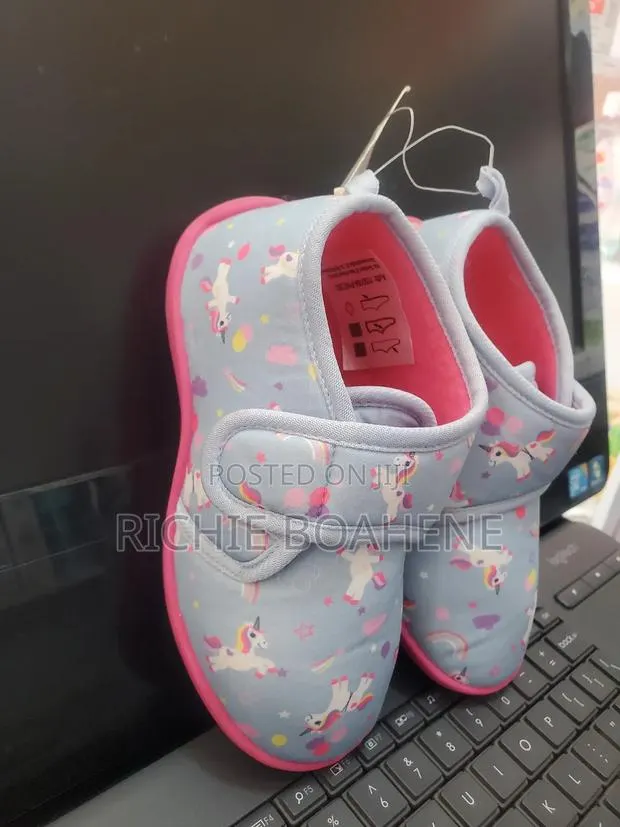 Girls Sneaker Size 29 · Photo 1