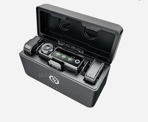 Hollyland LARK MAX Duo 2-Person Wireless Microphone System · Photo 1