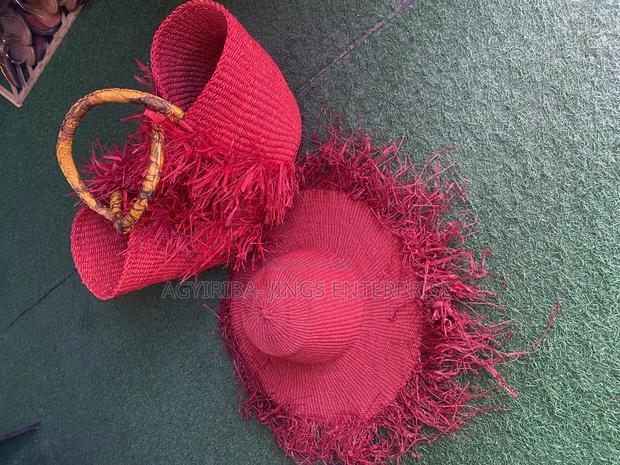 Raffia Bag and Hat · Photo 1