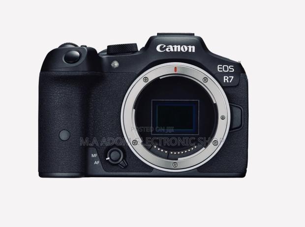 Canon EOS R7 Mirrorless Camera · Photo 1