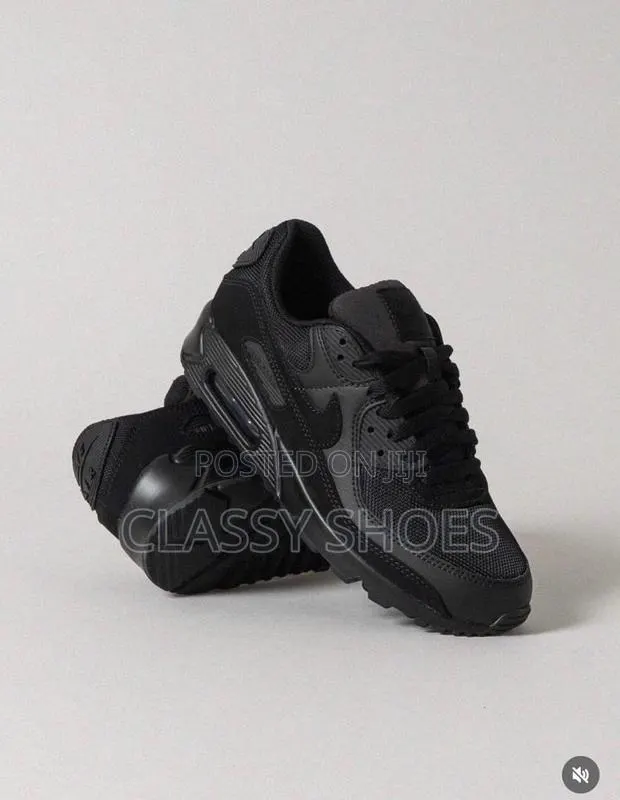 Nike Airmax All Black Edition · Photo 1