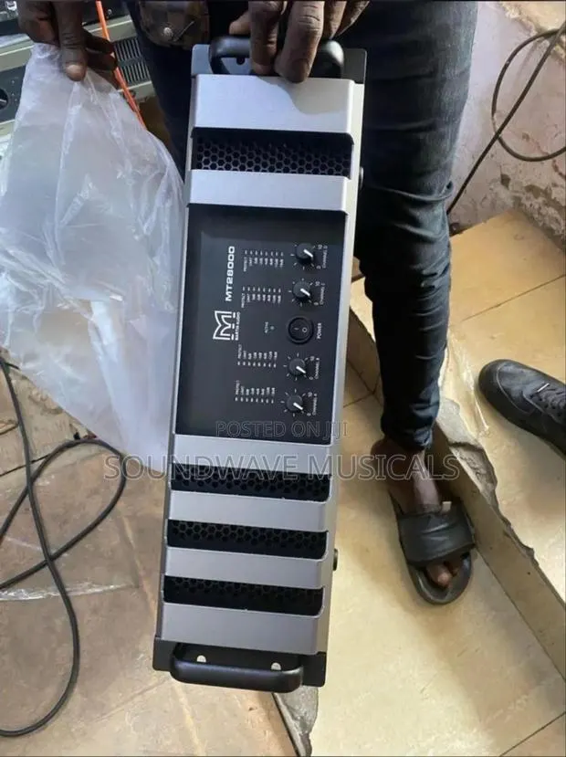 Martin Audio (Mt-2800 Bass Amplifier ( · Photo 1