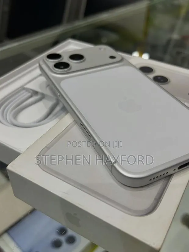 Apple iPhone 17 Pro Max 512 GB Silver · Photo 1