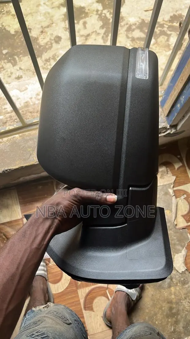 Ford F-150 2015-2020 Side Mirror With Led Lights · Photo 1