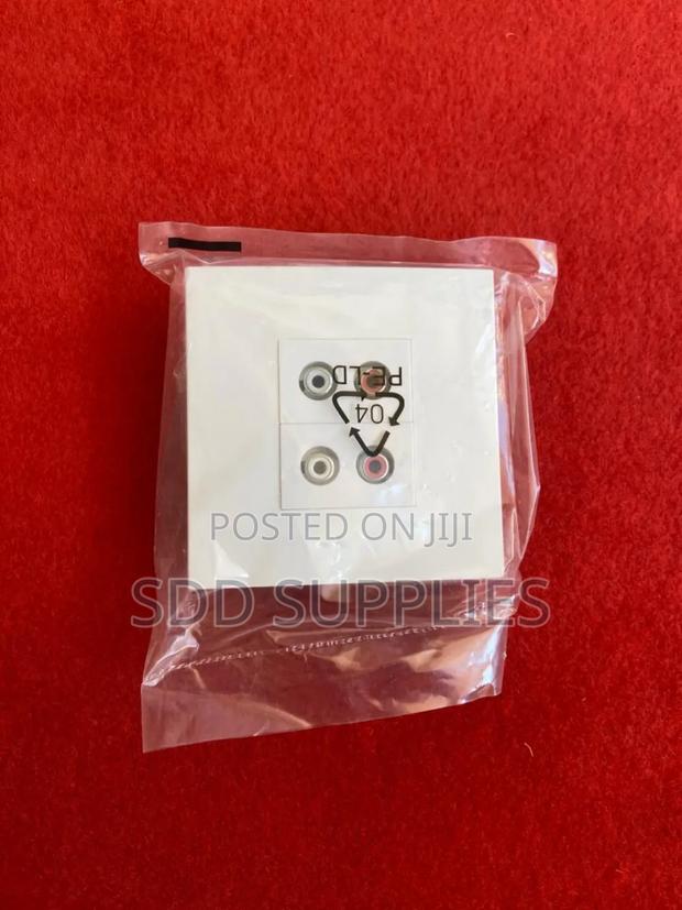 RCA Dual Audio Panel Socket Wall Face Plate · Photo 1