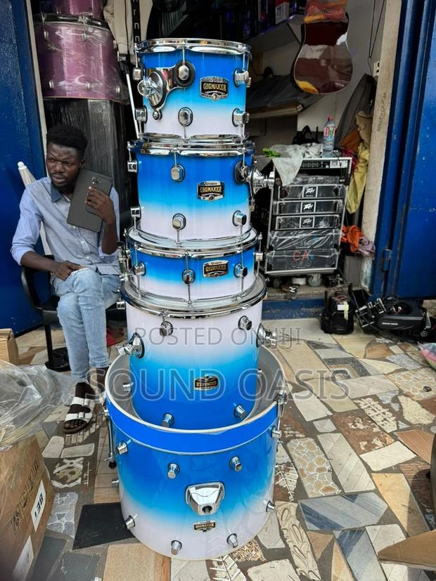 Yamaha Gigmaker 5-Piece Shell Pack Drum Blue Ice Glitter · Photo 2