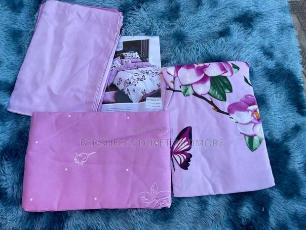Purple Flowered Bedsheet · Photo 1