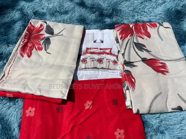 Flowery Prints Bedsheet · Photo 1