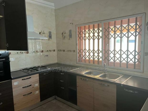 3bdrm House in Bronko Housing, Spintex for rent · Photo 7