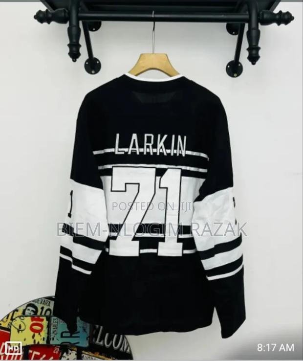 High Quality NFL Sweatshirts Available in Stock · Photo 7