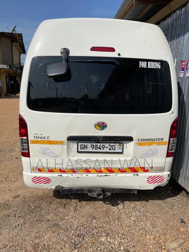 Toyota HiAce 2012 White · Photo 7