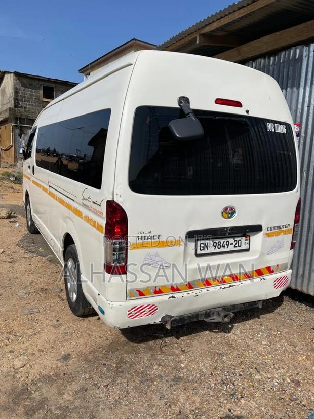 Toyota HiAce 2012 White · Photo 5