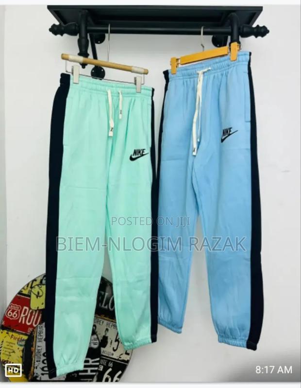 High Quality Nike Sweatpants Available · Photo 2
