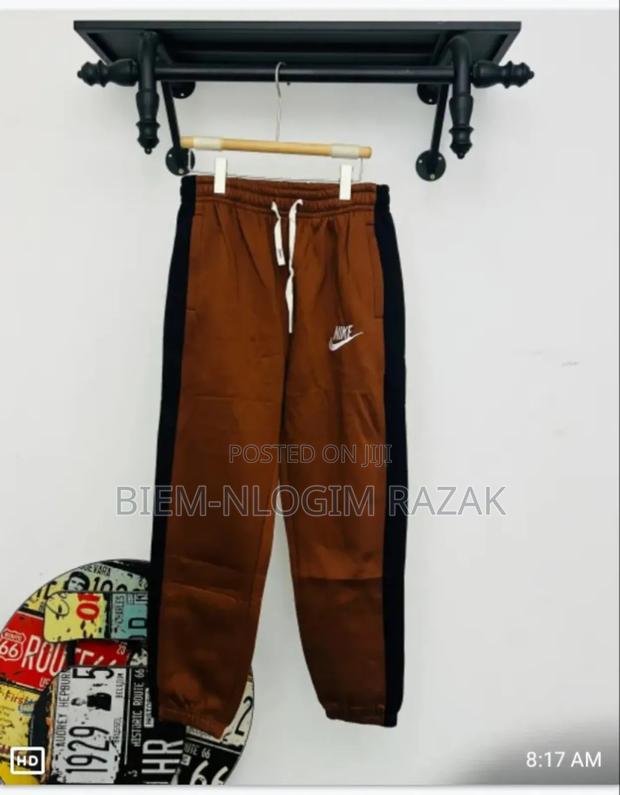 High Quality Nike Sweatpants Available · Photo 4