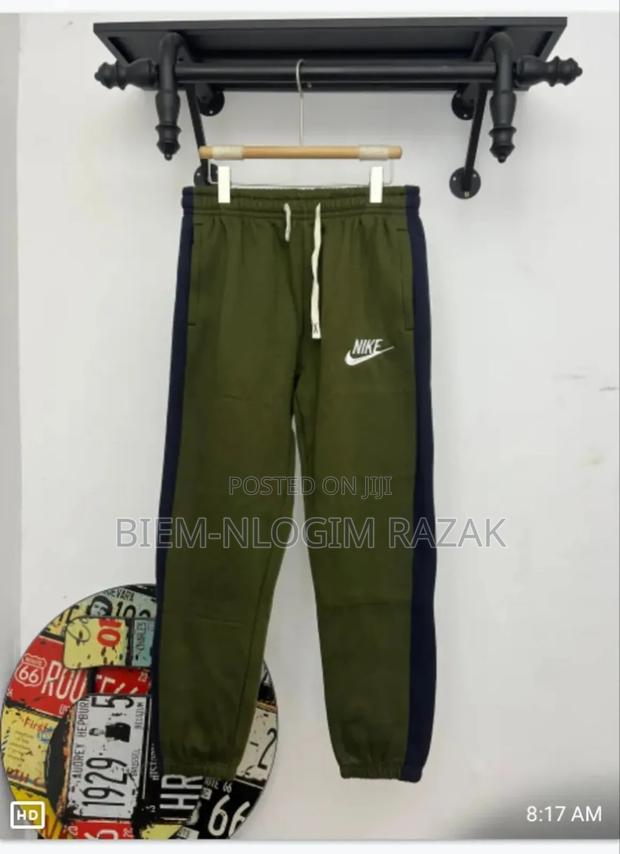 High Quality Nike Sweatpants Available · Photo 6
