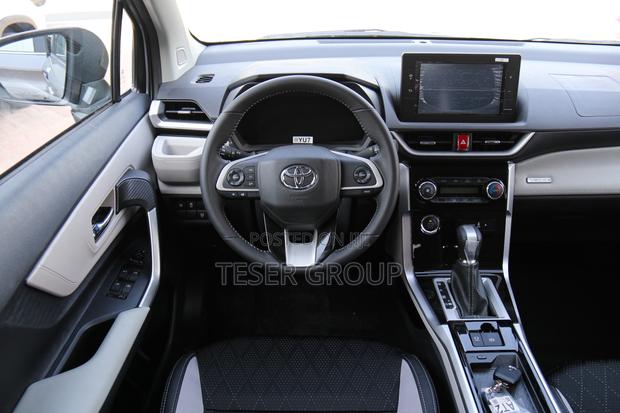 New Toyota Veloz 2023 Red · Photo 7