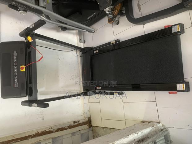 Treadmill Exercise Machine · Photo 3
