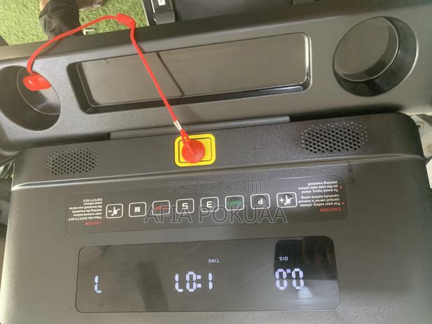 Treadmill Exercise Machine · Photo 6