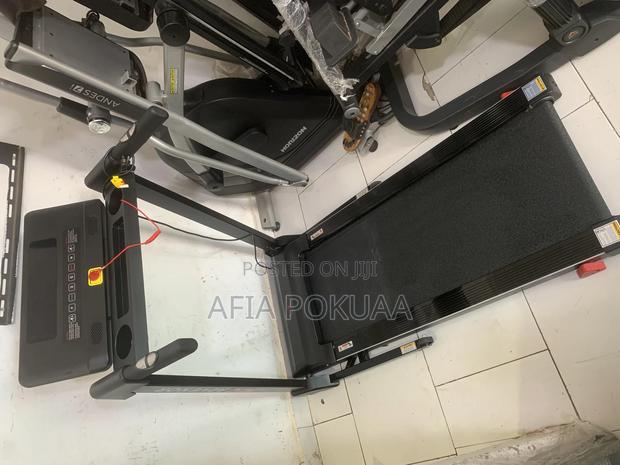 Treadmill Exercise Machine · Photo 1